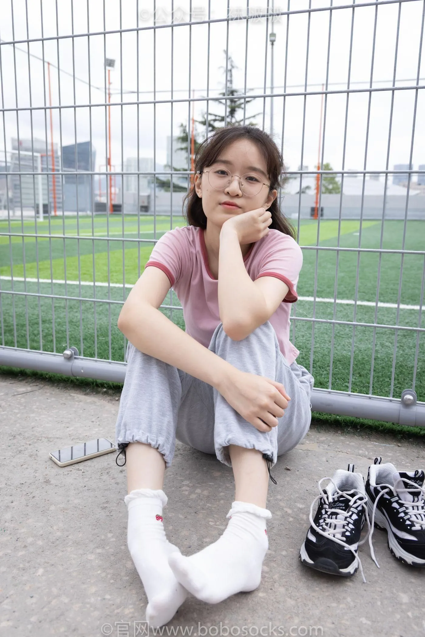 [BoBoSocks袜啵啵]NO.016 熊熊-斯凯奇运动鞋、棉袜（踩脏）、裸足 [147P]插图2